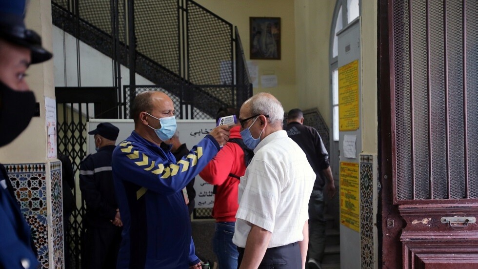 الجزائر.. إصابات كورونا الجديدة تتجاوز الألف لليوم الثالث