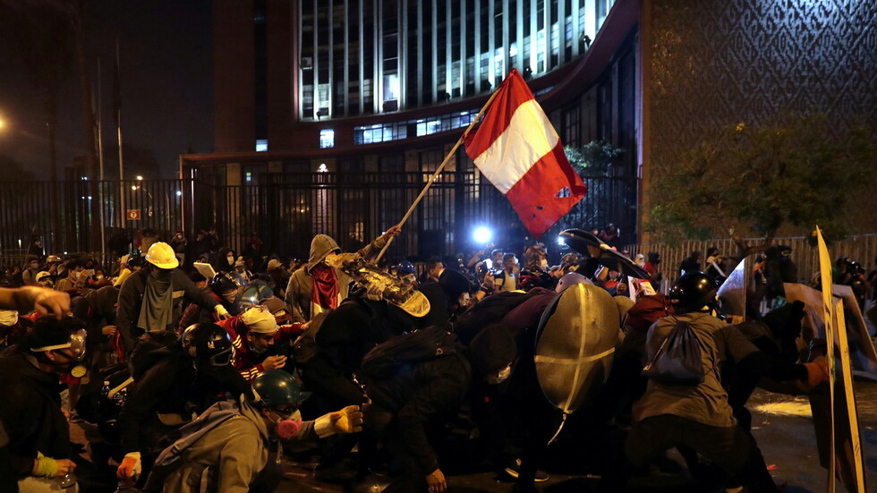 بيرو.. المحكمة الدستورية ترفض الطعن في عزل الرئيس فيزكارا