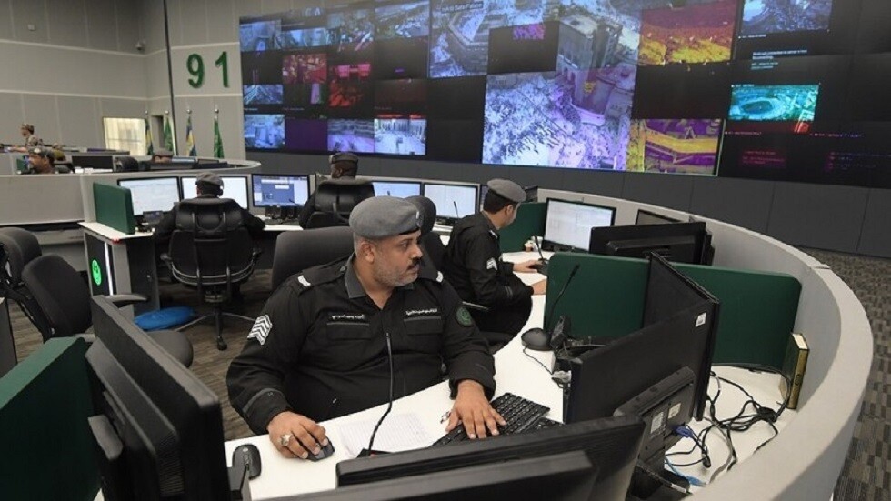 بينهم مقيمون عرب.. شرطة الرياض تطيح بـ5 أشخاص امتهنوا تزوير العملات والوثائق