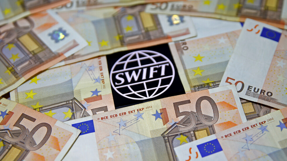 اليورو يحظى بمكانة أكبر من الدولار في المعاملات المالية