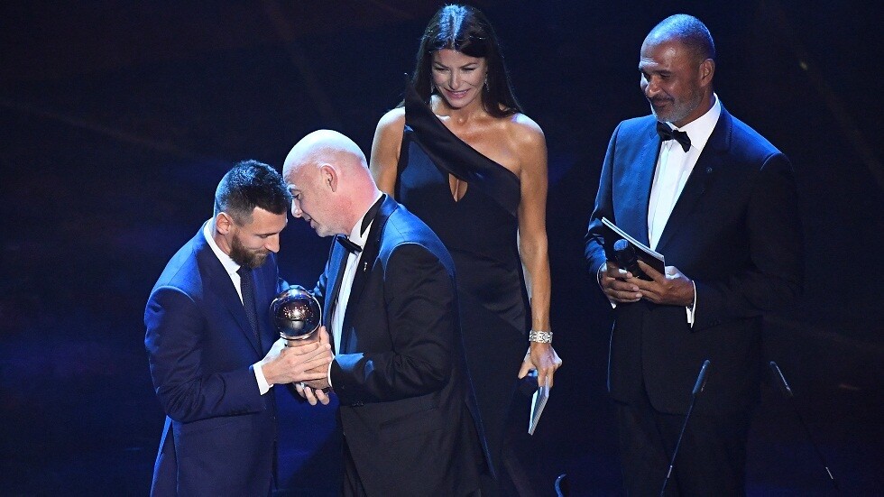 رسميا.. "الفيفا" يتراجع عن إلغاء حفل جوائز "The Best" ويحدد موعده (فيديو)