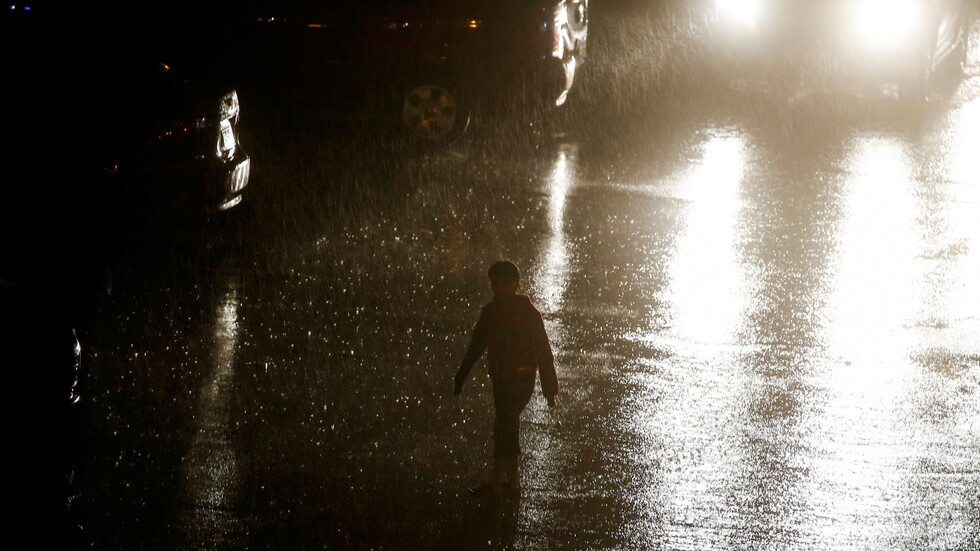 مصر.. سقوط أول ضحية بسبب الأمطار في القاهرة