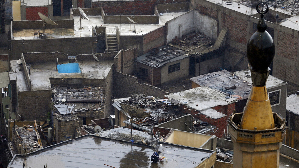 "سيدة المطر" تجتاح وسائل التواصل الاجتماعي والسلطات المصرية تتحرك