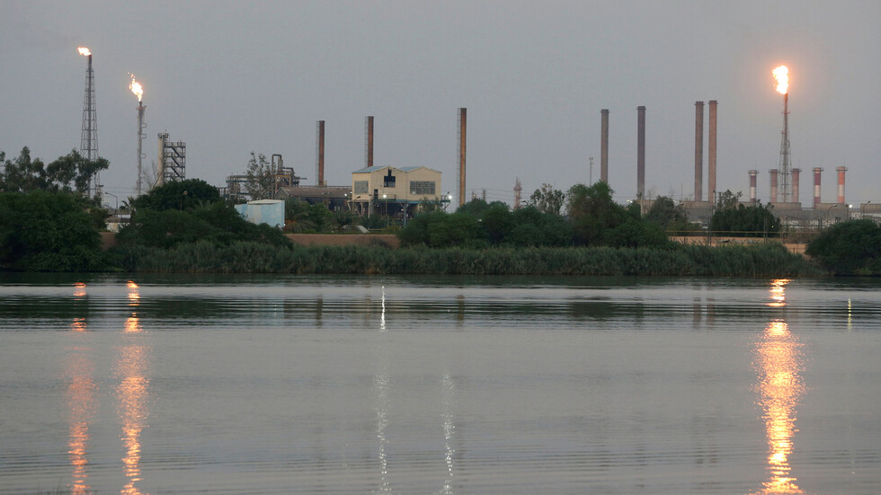 إيران.. مصرع 4 عمال في مصفاة أصفهان وإصابة 14 جراء حادث مروري