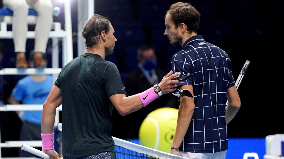 الروسي مدفيديف يقطع طريق نادال نحو 