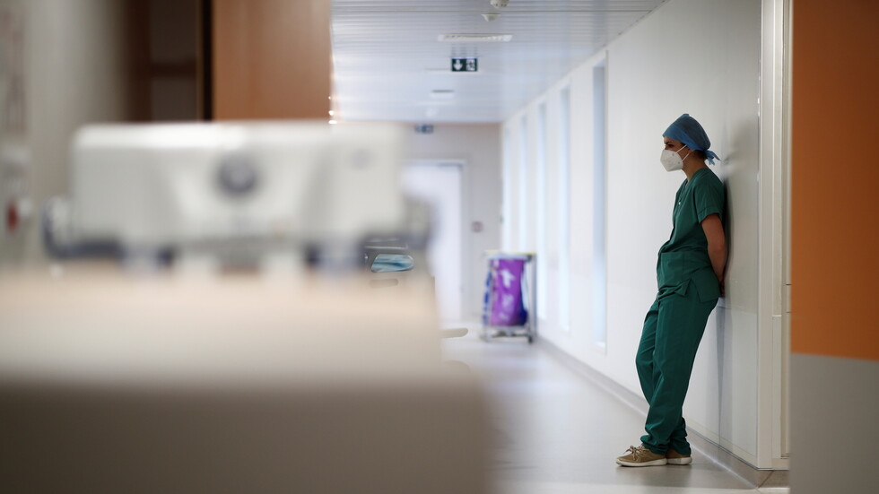 فرنسا.. 215 وفاة و13157 إصابة جديدة بكورونا