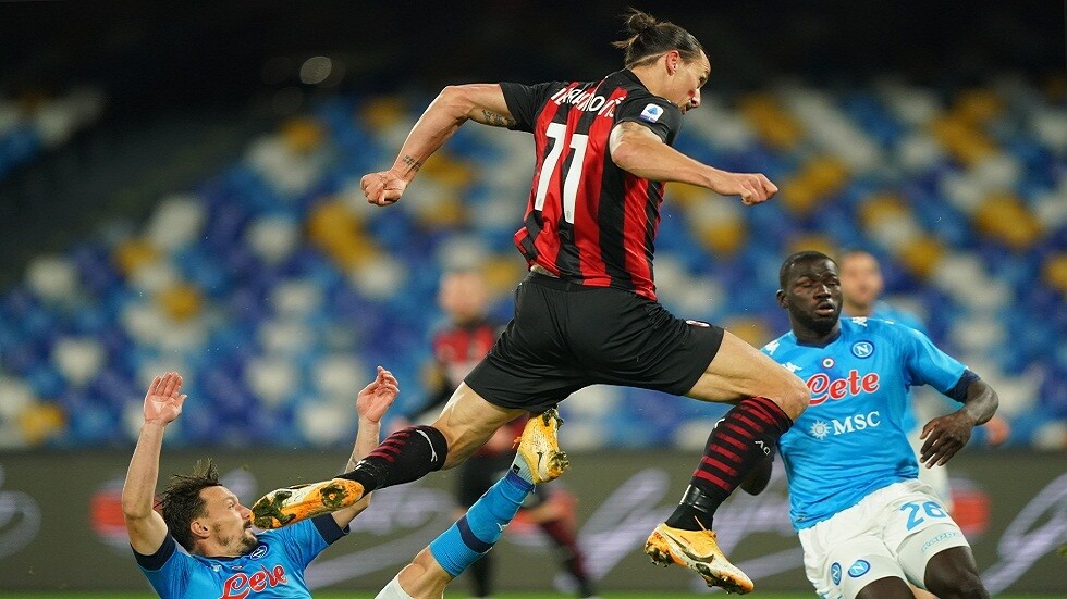 إبراهيموفيتش يقود ميلان لتخطي عقبة نابولي واستعادة صدارة "الكالتشيو" (فيديو)