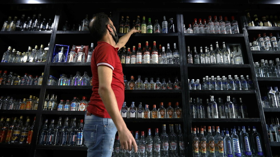 الجزائر.. مصرع ستة أشخاص بعد احتسائهم كحولا مغشوشا