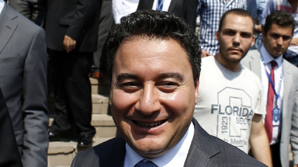 باباجان: أردوغان يقتبس عباراتي في خطاباته