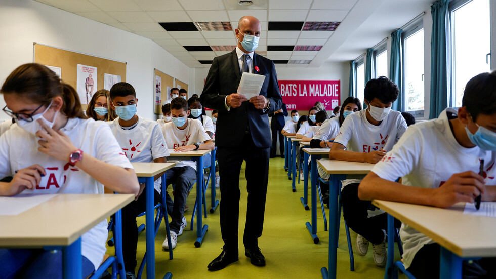 الشرطة الفرنسية تستمع لأقوال تلميذ ووالديه بسبب "تمجيد الإرهاب"