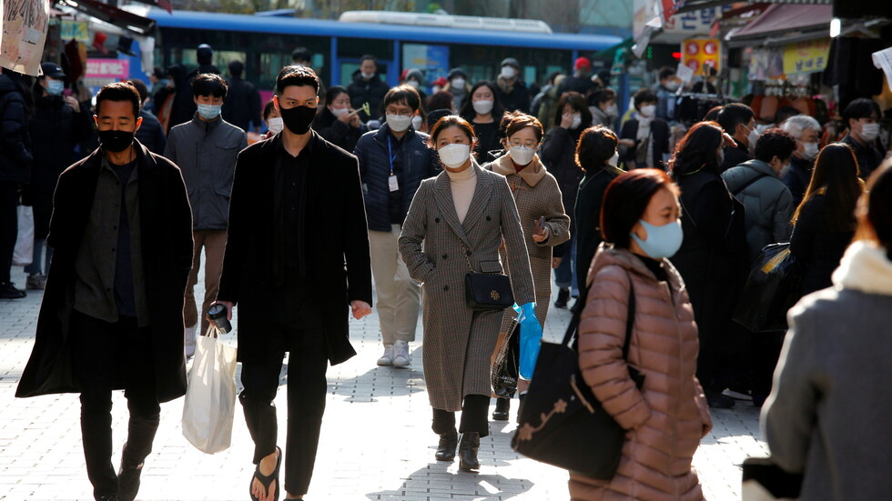 كوريا الجنوبية تدرس تشديد قيود التباعد الاجتماعي بعد زيادة إصابات كورونا