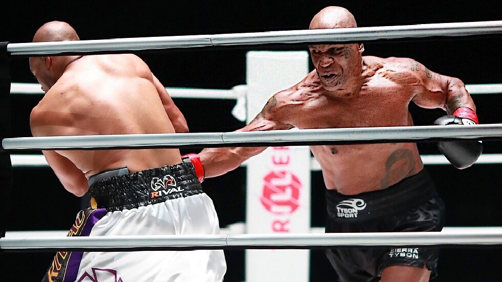 شاهد.. لا غالب ولا مغلوب في نزال تايسون وروي جونز