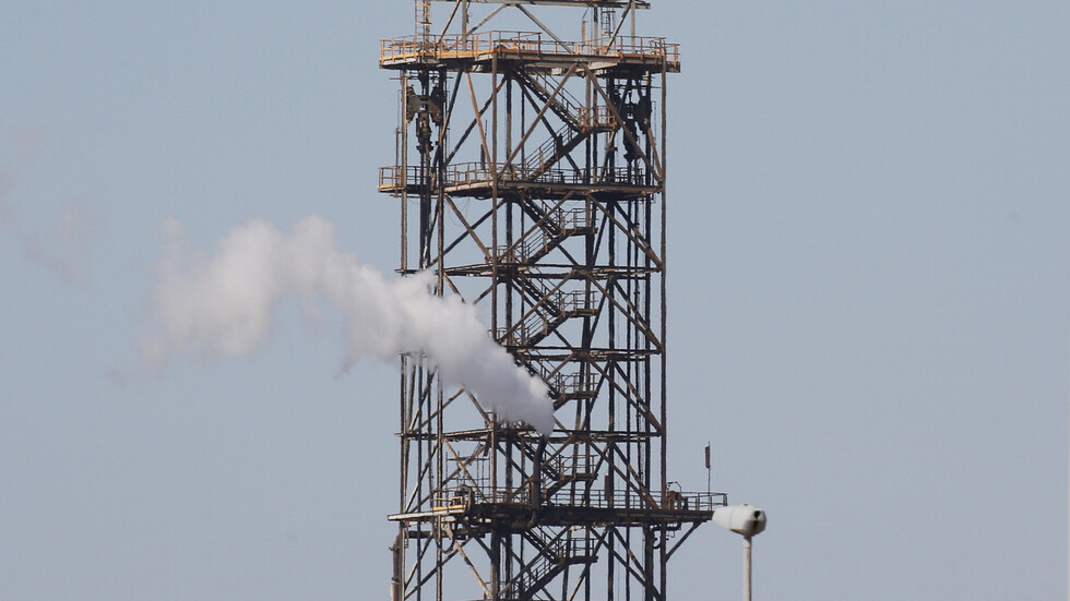 وزير البترول المصري يكشف عن توقعاته لأسعار النفط