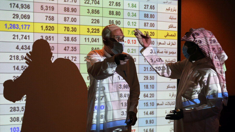 البورصة السعودية تحيل اشتباها في مخالفات بنحو 350 مليون دولار للنيابة العامة