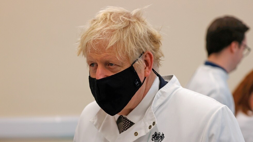 جونسون: نأمل في الموافقة على لقاحات كورونا قبل عيد الميلاد