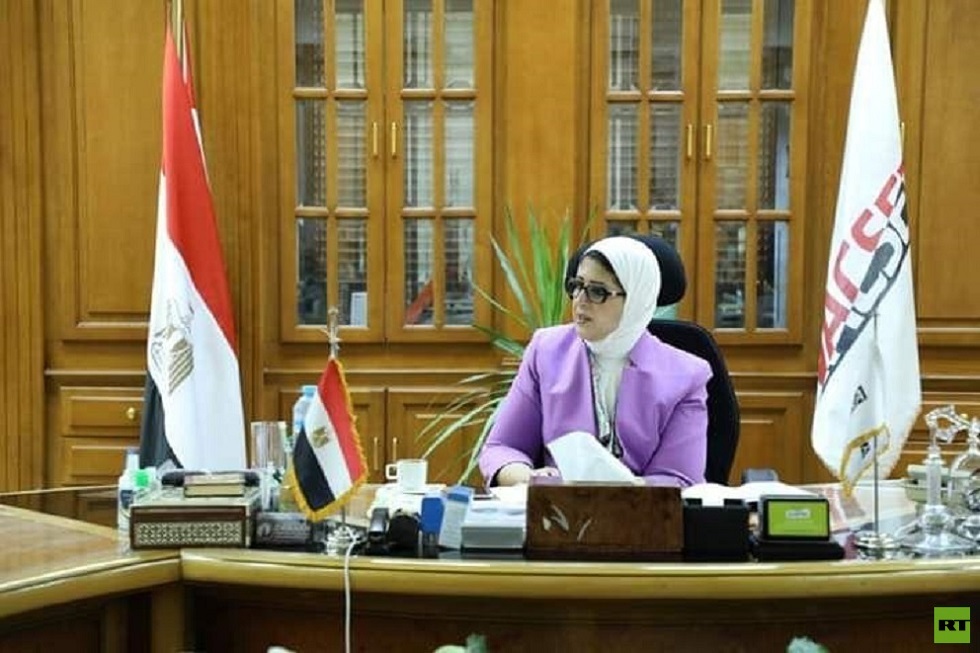 وزيرة الصحة المصرية: عانيت من ارتفاع درجة الحرارة بعد تلقي جرعة لقاح كورونا (فيديو)
