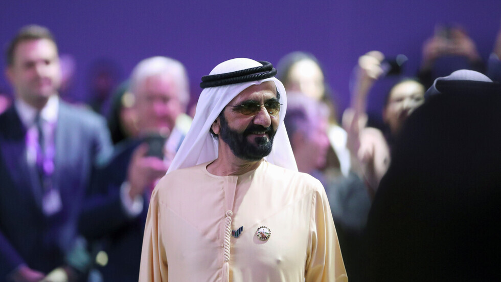 حاكم دبي يتلقى لقاحا ضد كورونا (صورة)