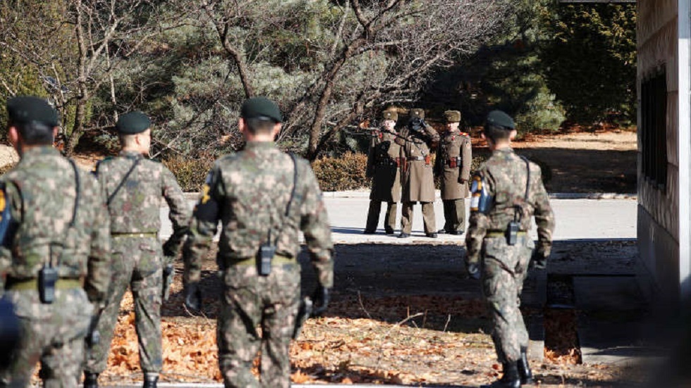 قوات كوريا الجنوبية تحتجز رجلا من كوريا الشمالية