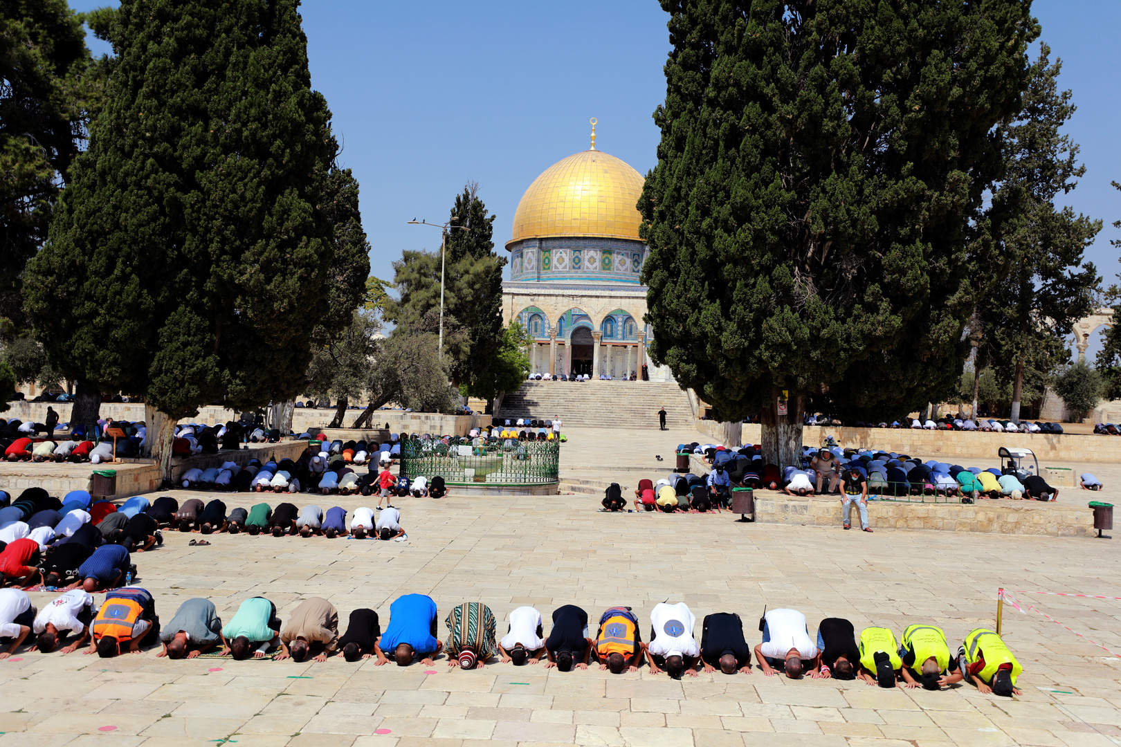 إسرائيل تبعد مسؤولا دينيا عن المسجد الأقصى 6 أشهر