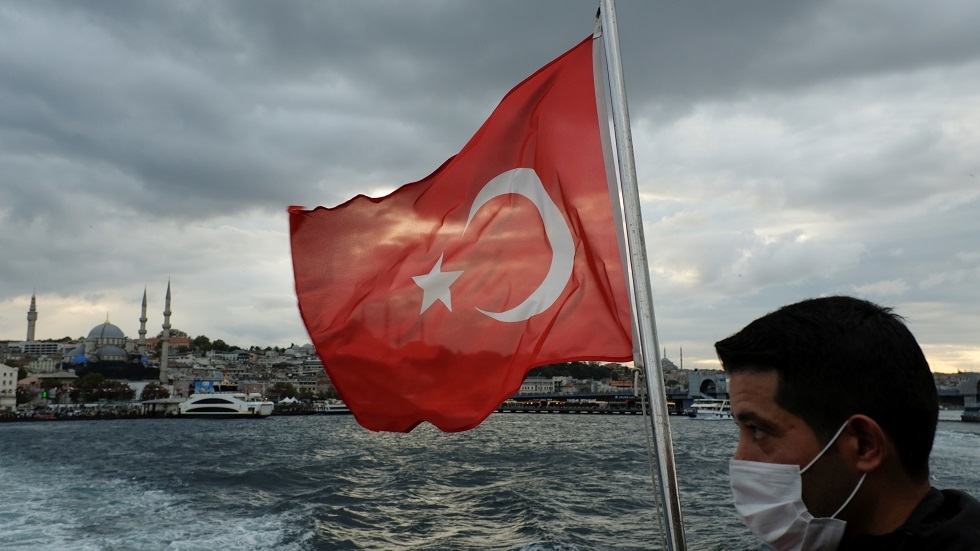 تركيا تجري أول تجربة للقاح محلي مضاد لكورونا