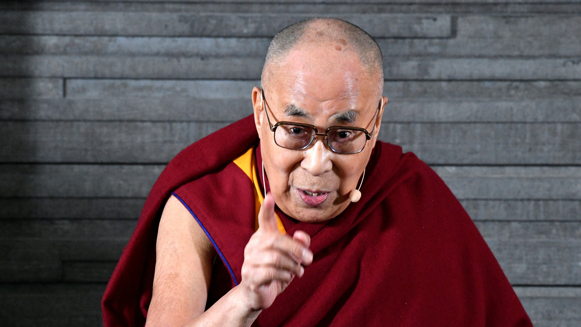الدالاي لاما ينصح بترديد تعويذة محددة لمكافحة الوباء