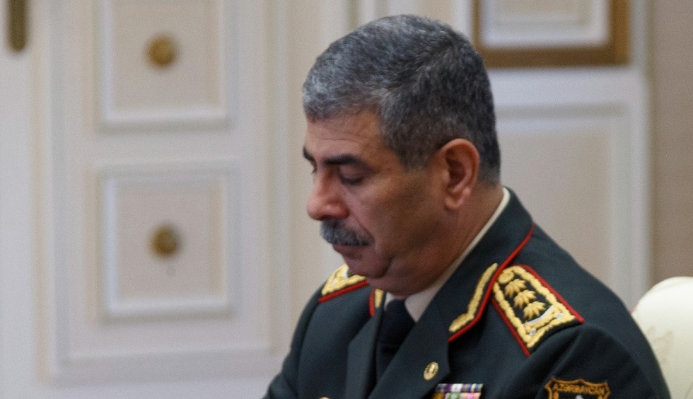 وزير دفاع أذربيجان يوجه برقية تعزية لنظيره الروسي في ضحيتي المروحية