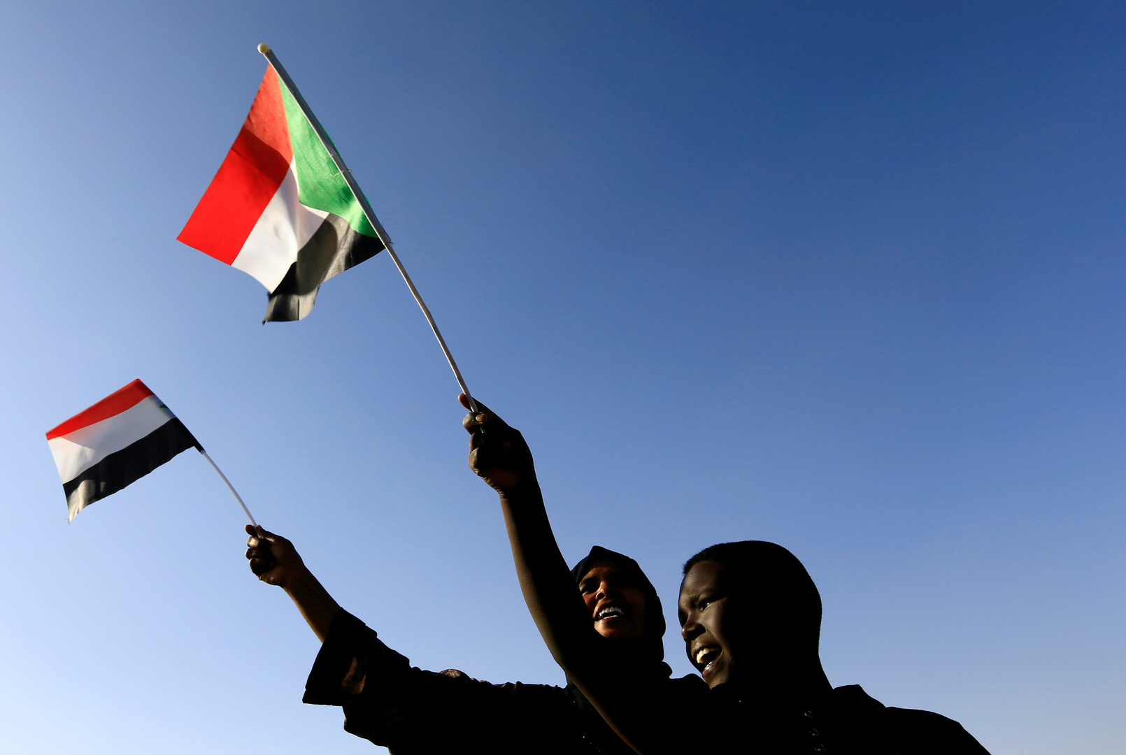 السودان.. البرهان يعفو عن كل من حمل السلاح ضد الدولة