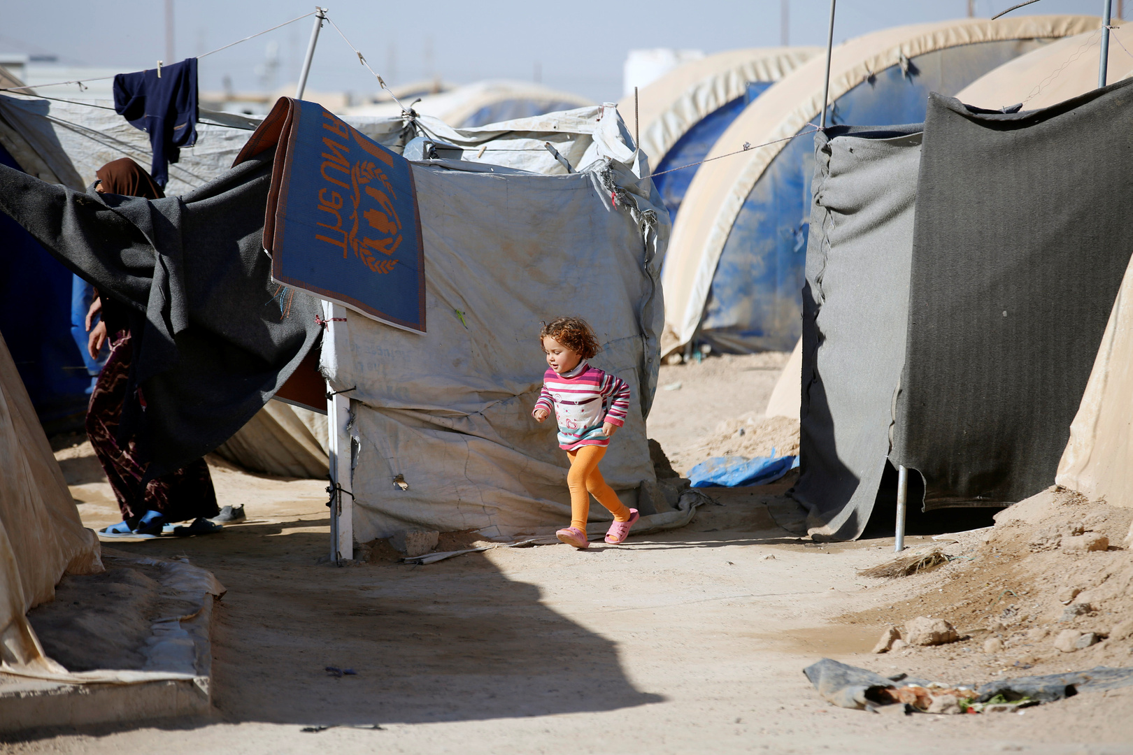 العراق يغلق مخيما للنازحين غرب البلاد