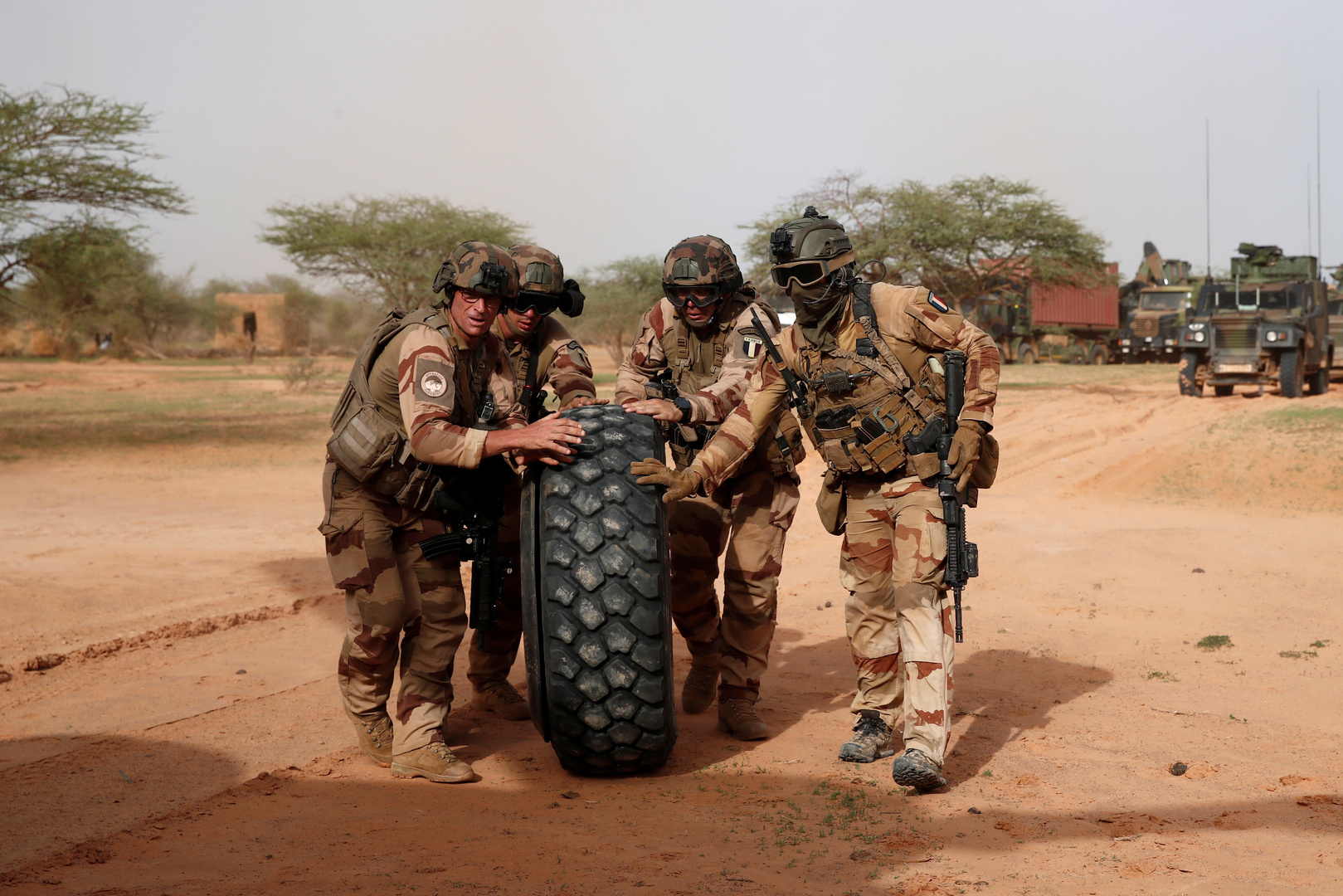 فرنسا تعلن القضاء على عشرات المسلحين في مالي