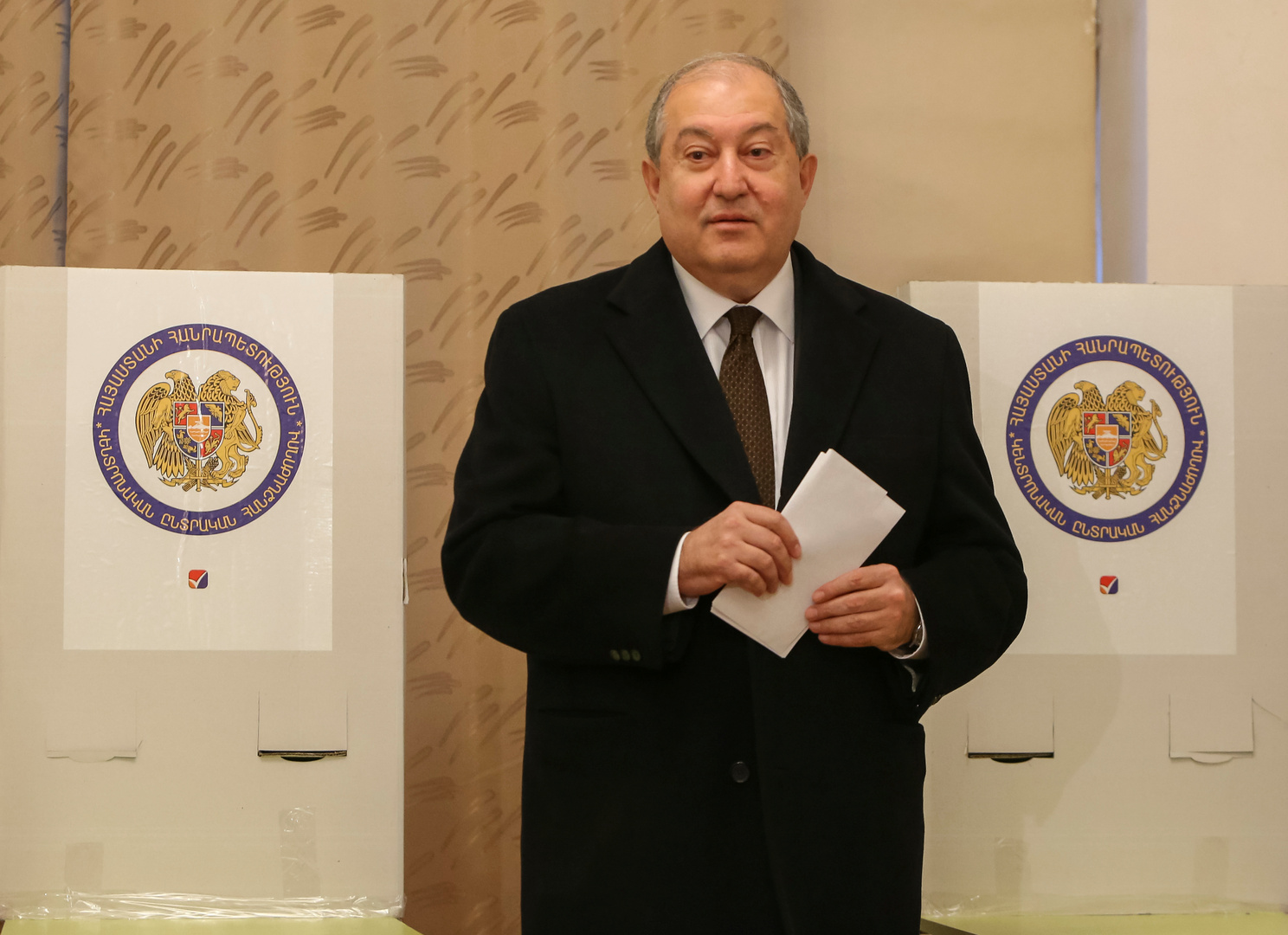 الرئيس الأرمني يدعو إلى إجراء انتخابات برلمانية مبكرة