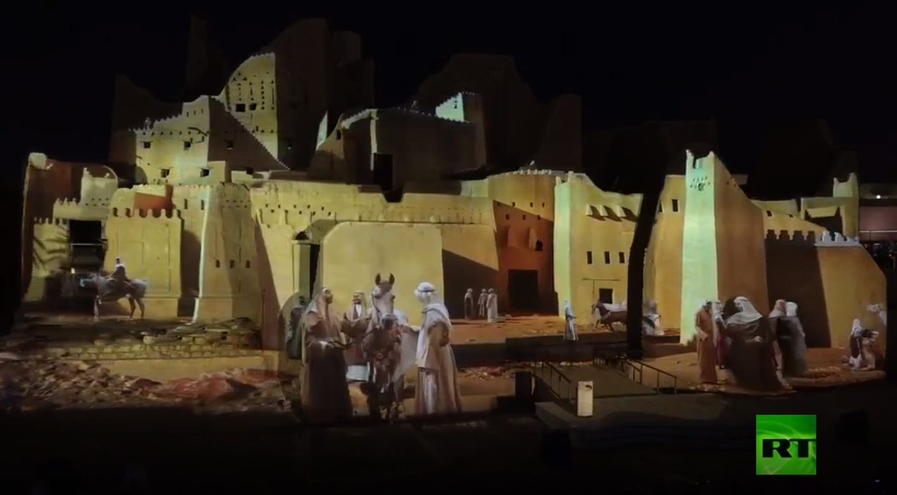 عروض ضوئية تزين جدران مدينة الدرعية في السعودية قبيل قمة العشرين
