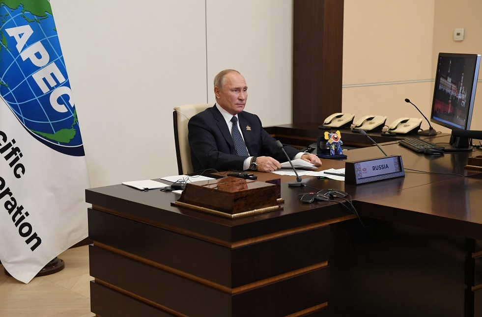 بيسكوف يكشف سرّ دمية غريبة على مكتب بوتين
