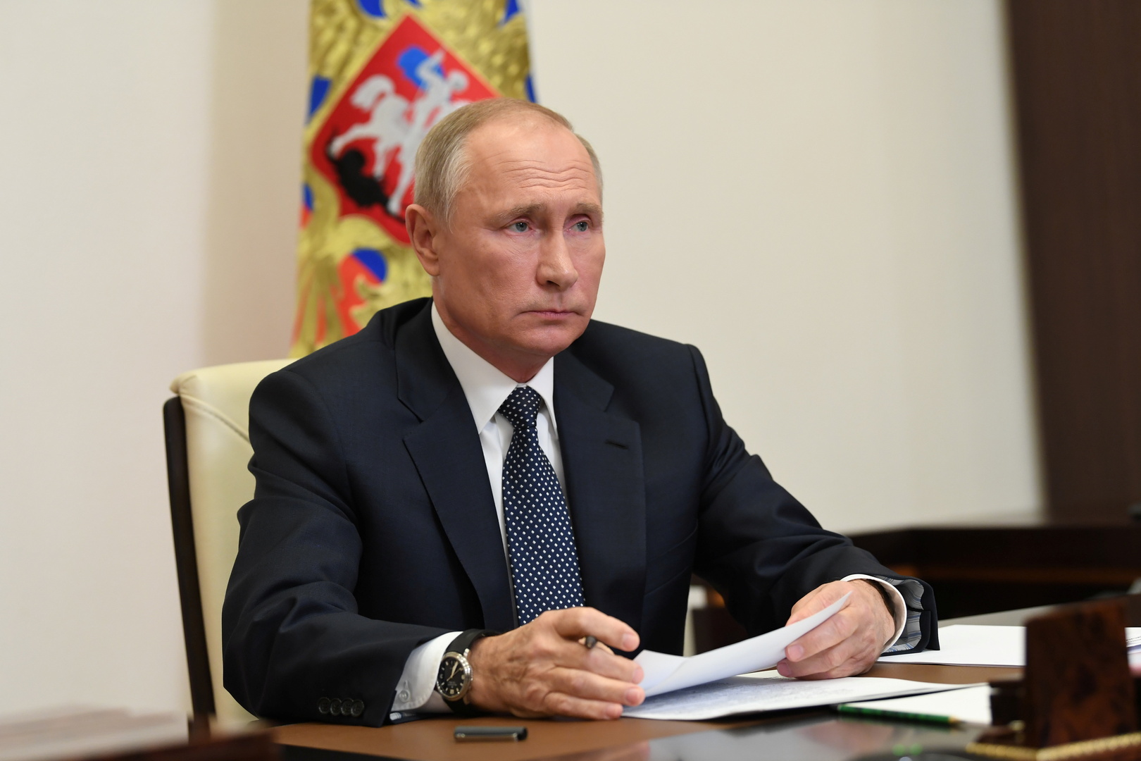 بوتين يوقع على قانون ضريبة دخل جديدة في روسيا
