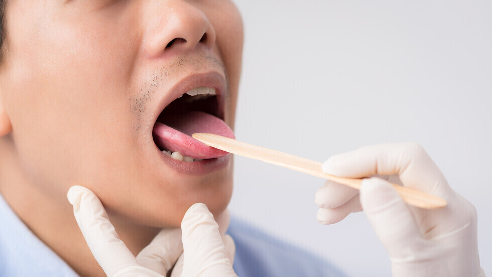 طعم معدني في الفم قد يكون عارضا تحذيريا للإصابة بعدوى 