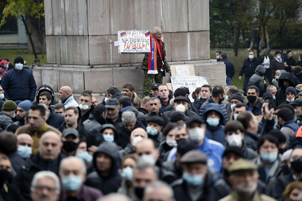 إعفاء نصف أعضاء حكومة أرمينيا من مناصبهم