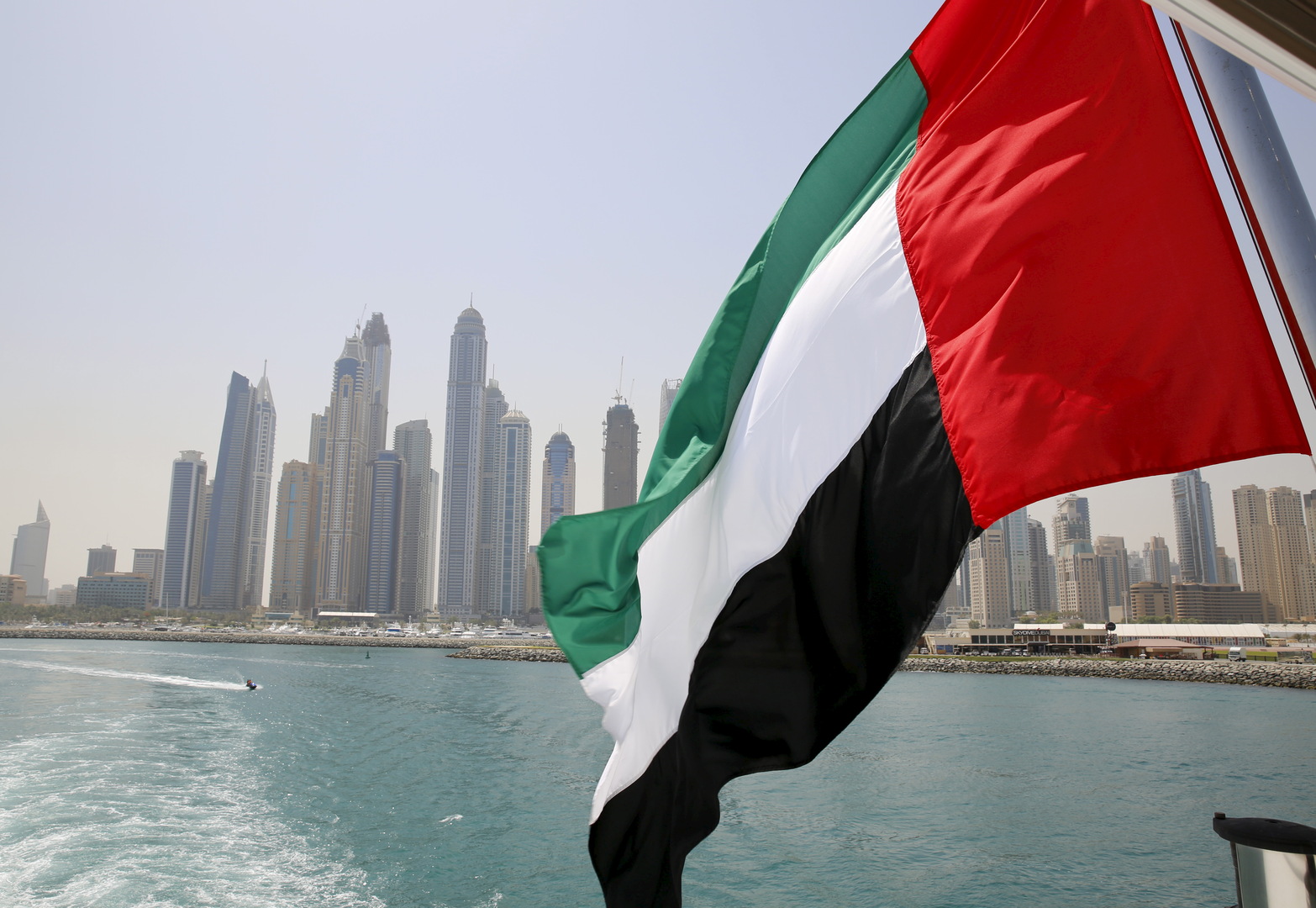 الإمارات تعلق منح تأشيرات لمواطني 13 دولة