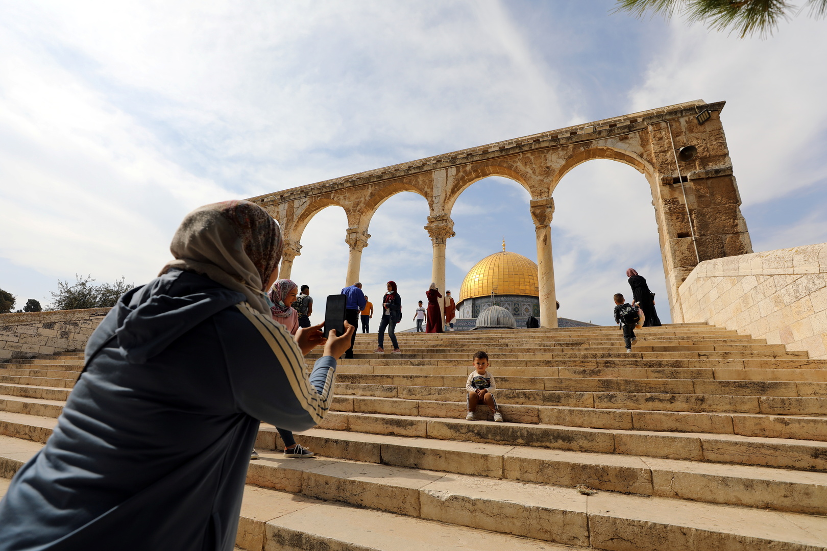 طفل يعثر على لقية في القدس عمرها نحو 3 آلاف عام