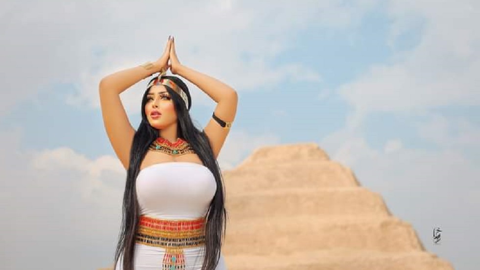 مصر.. إحالة موديل للنيابة في واقعة تصوير بالزي الفرعوني