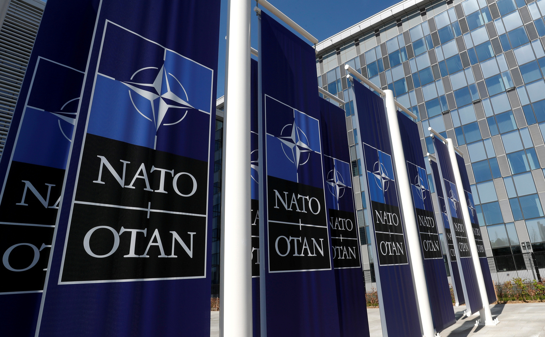 وزراء خارجية دول الناتو يبحثون استراتيجية الحلف والعمل في أفغانستان والعراق