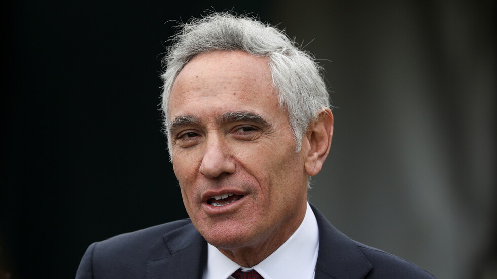 استقالة مستشار ترامب لشؤون فيروس كورونا