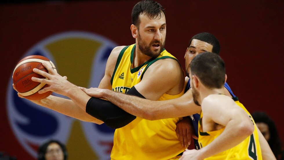 عملاق دوري السلة الأمريكي يعلق حذائه