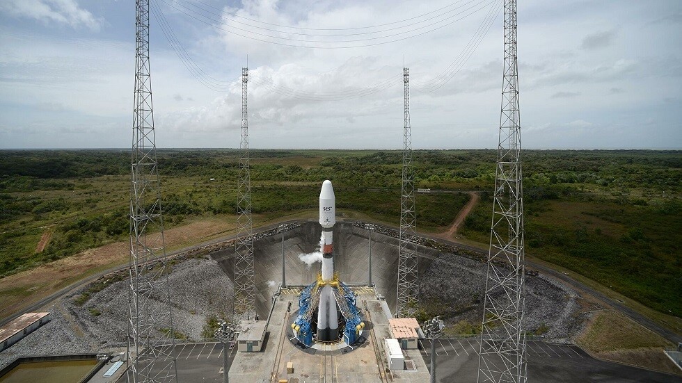 إطلاق ناجح لصاروخ النقل الروسي وعلى متنه قمر صناعي إماراتي (فيديو)