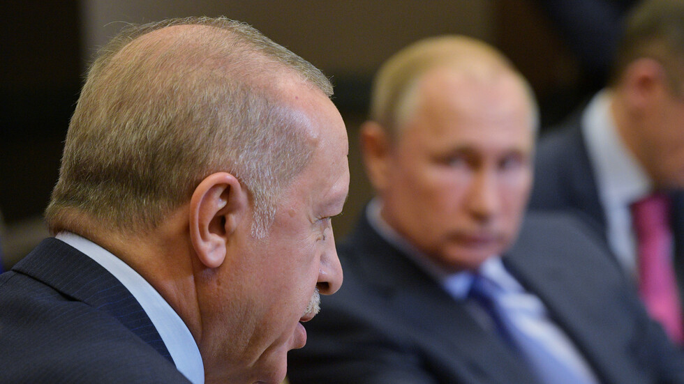 أردوغان يدير "لعبة خبيثة" مع الكرملين محاولا الجلوس على كرسيين معا