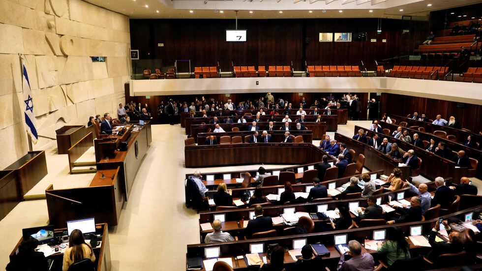 الكنيست الإسرائيلي يصوت بالقراءة التمهيدية على حل نفسه ويدعو لانتخابات مبكرة