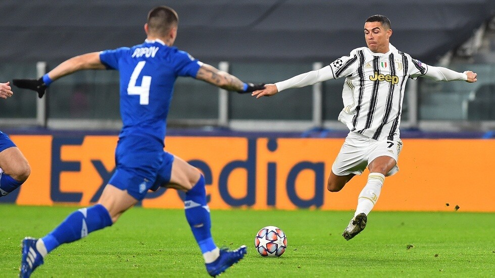 رونالدو يسجل هدفه الـ750 في أول مباراة تديرها سيدة بدوري أبطال أوروبا (فيديو)