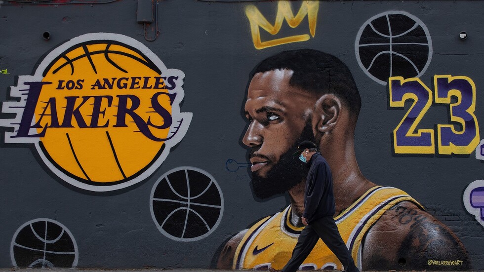 "الملك" ليبرون جيمس يحسم أمره مع ليكرز