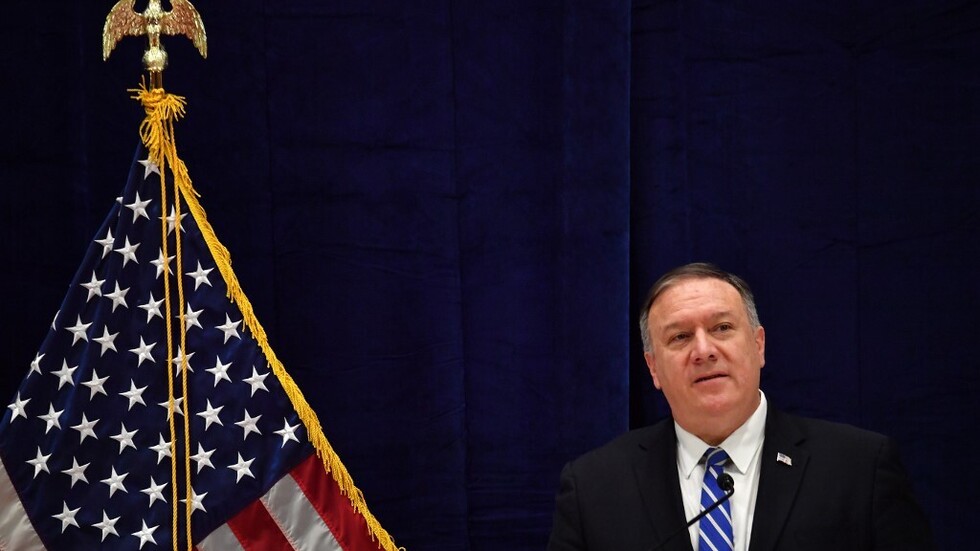 بومبيو يستضيف حفلة عيد الميلاد لـ900 شخص رغم انتشار كورونا