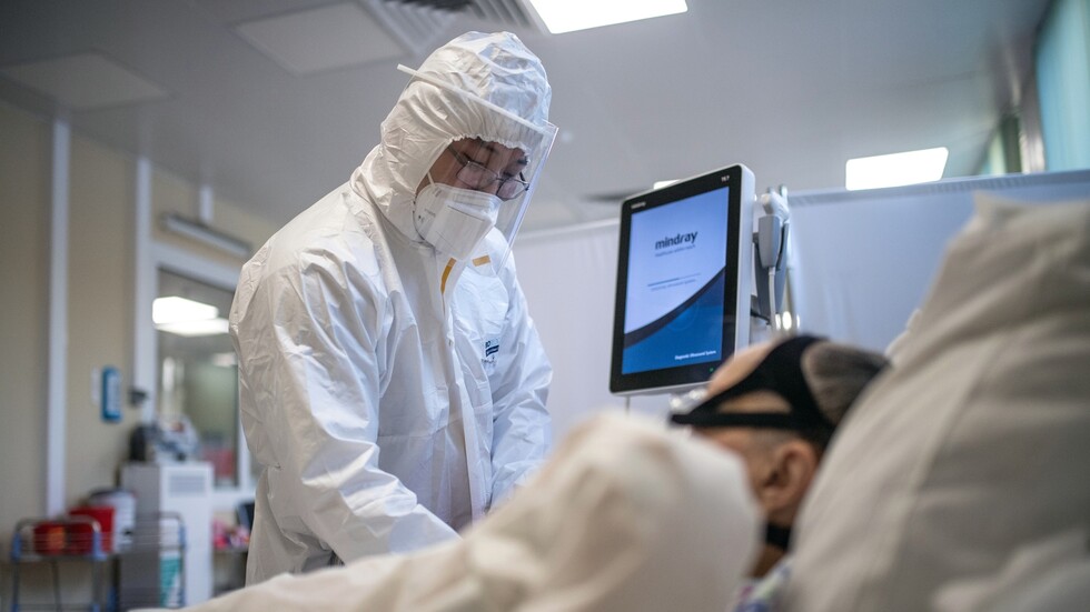 طبيب مختص يحدد أخطر يومين يمر بهما المصاب بكورونا