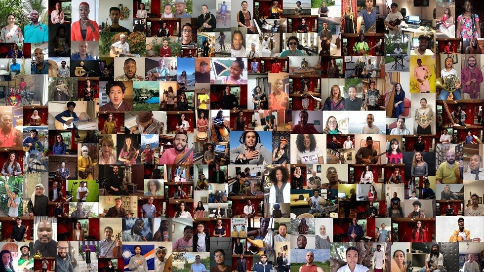 أوركسترا الأرض يؤدي أغنية واحدة