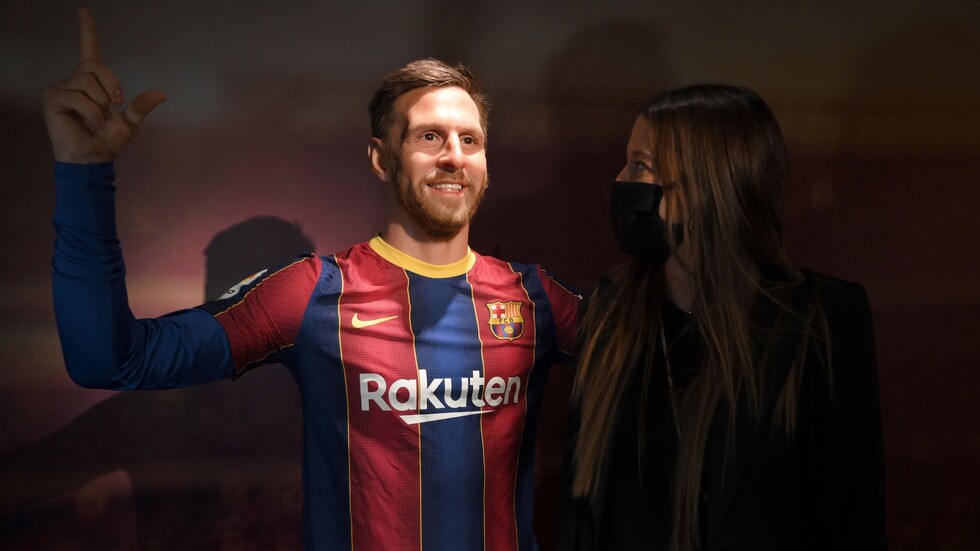 هذا ليس ميسي!.. تمثال نجم برشلونة يثير الجدل في متحف الشمع (صور)